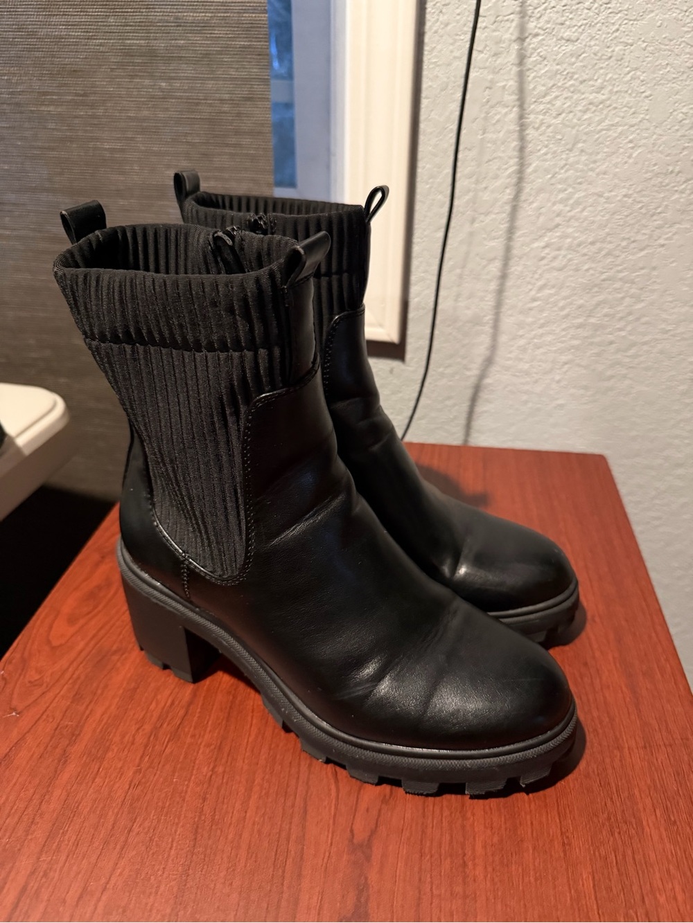 Women’s Black Chunky Heel Ankle Boots - 8.5